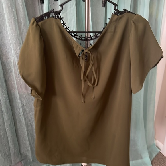 Brand new without tags BEAUTIFUL top - Picture 5 of 9